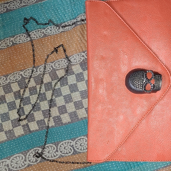 🦋5/$25 Skull clutch/purse - Picture 4 of 4